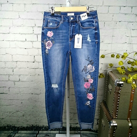 Kensie Denim - NWT Kensie high rise skinny ankle jeans w/ roses